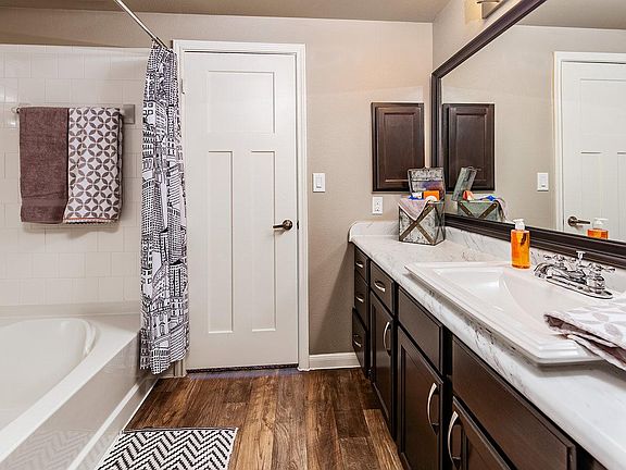 4th image of 5775 Parkwood Blvd #R39zgf05e