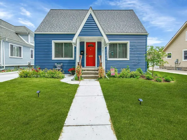 22421 Clairwood St, Saint Clair Shores, MI 48080