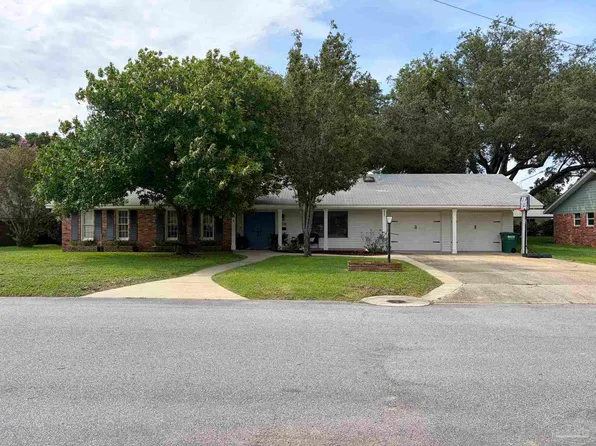 208 Hibiscus Ave, Gulf Breeze, FL 32561