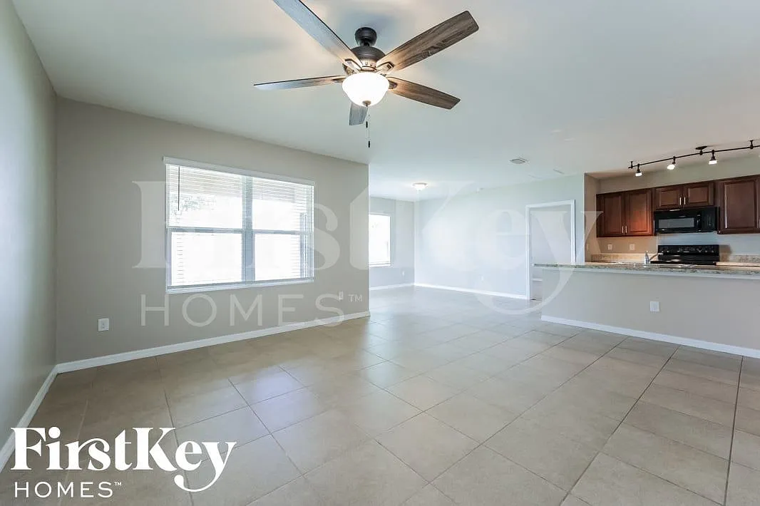 3 bed, 2.0 bath, 1671 sqft, $2,020 — Photo 3
