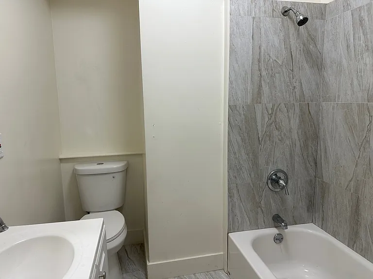 541 W 5th St #105 — Photo 8