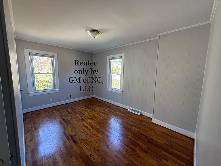 2806 Woodleigh St — Photo 10
