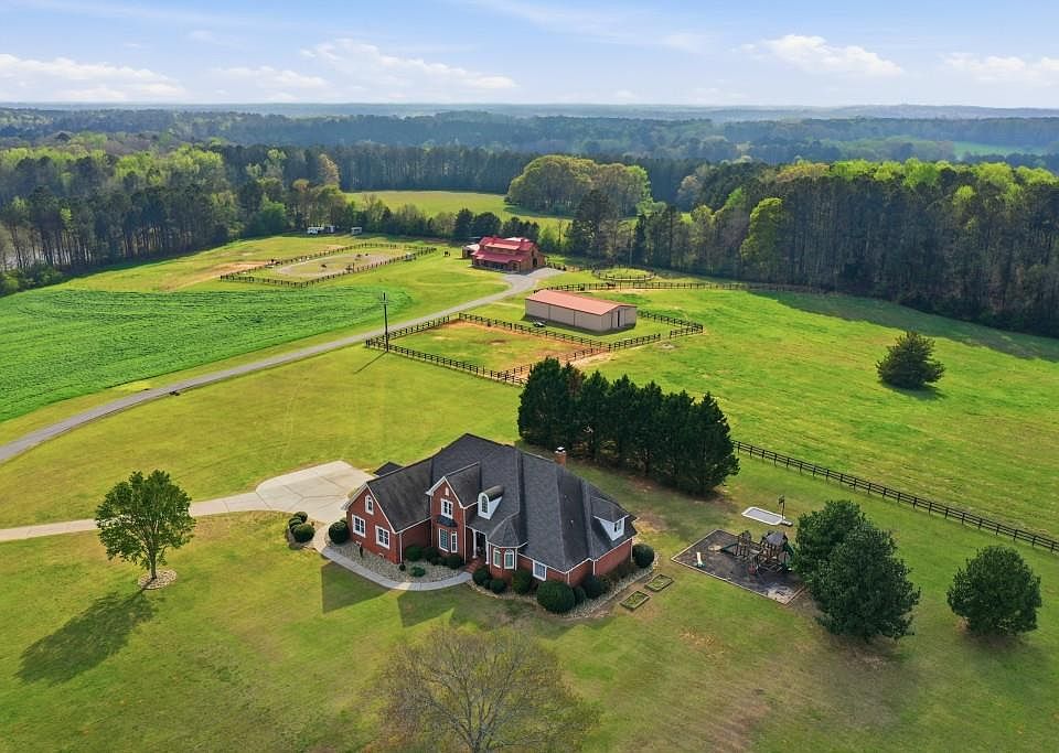 1st image of 398 S 6th Street Ext