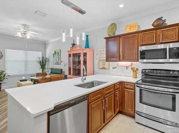 2212 Hadleigh Hills Ct, Navarre, FL 32566