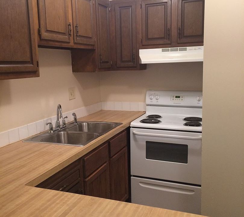 1st image of 1723 Dominion Dr APT D