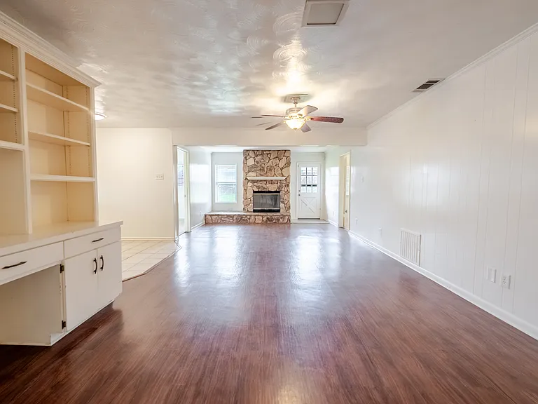105 E Woodbury Dr — Photo 20