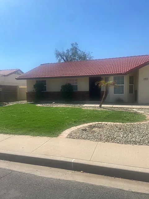 3 bed, 1297 sqft, $2,200 — Photo 1