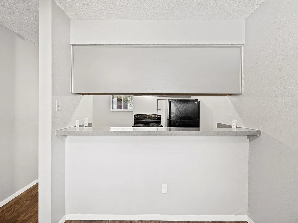 Awesome open Studio Apartments Close to Downtown