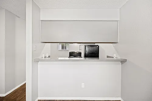 Awesome open Studio Apartments Close to Downtown Photo 1