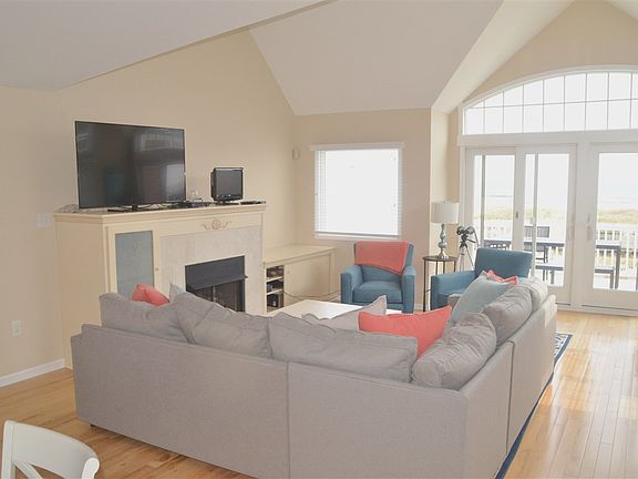 3rd image of 1815 Wesley Ave