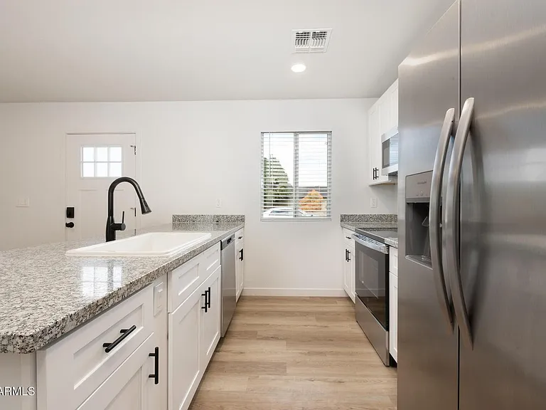 2210 E Alta Vista Rd — Photo 4