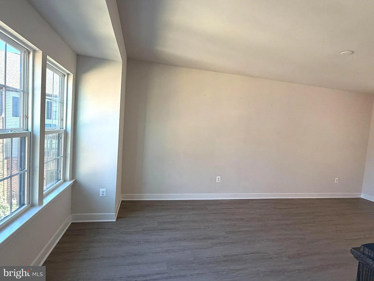 4 bed, 4.0 bath, 1966 sqft, $3,150 — Photo 4