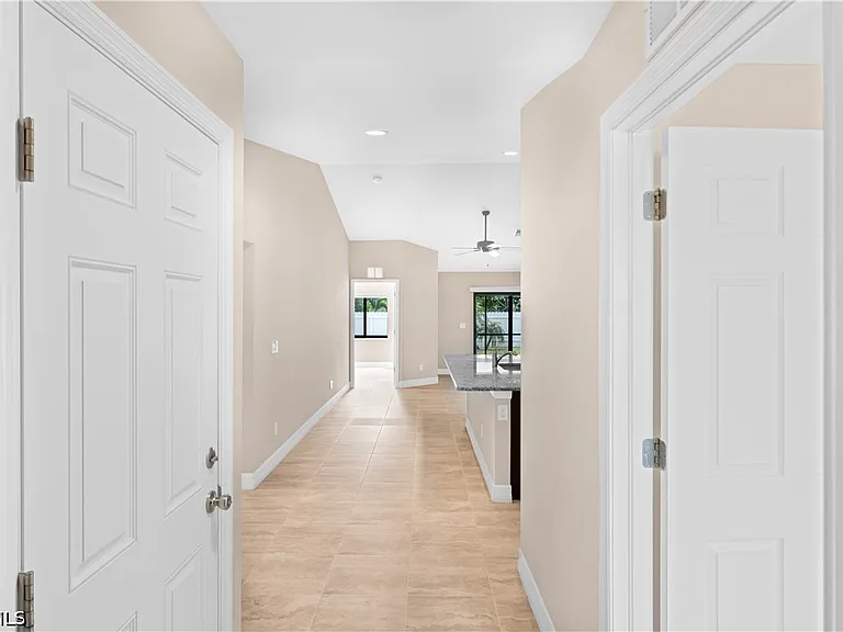 3509 SW Santa Barbara Pl — Photo 7