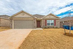 3 bed, 2.0 bath, 1420 sqft, $1,650 — Photo 2