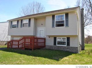 5823 Clover Meadow Ln, Farmington, NY 14425