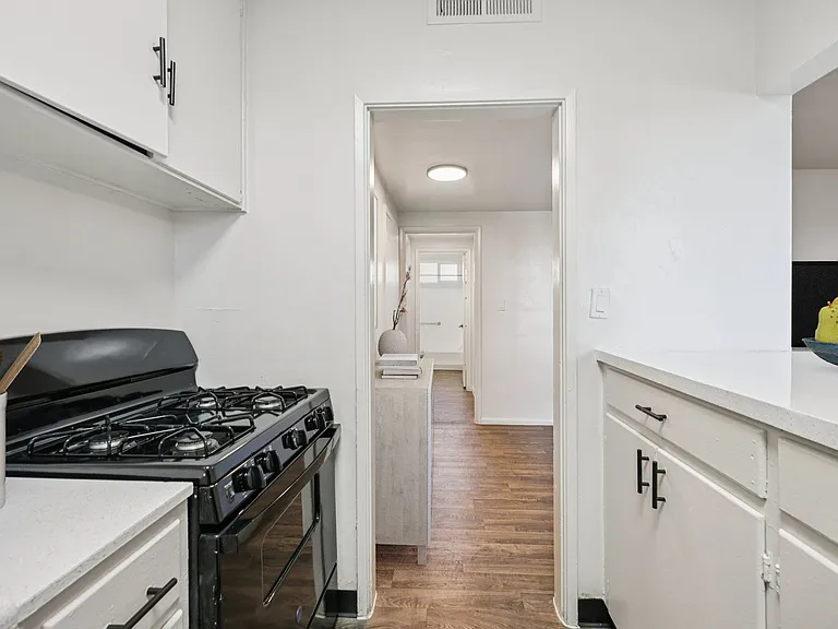 Ellis Midtown — Photo 43