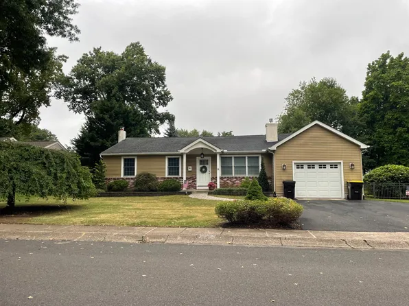 14 Maple Ln, Doylestown, PA 18901