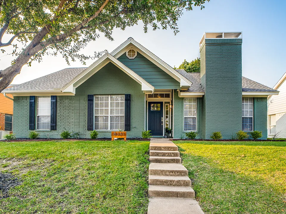 8341 Edgewater Dr