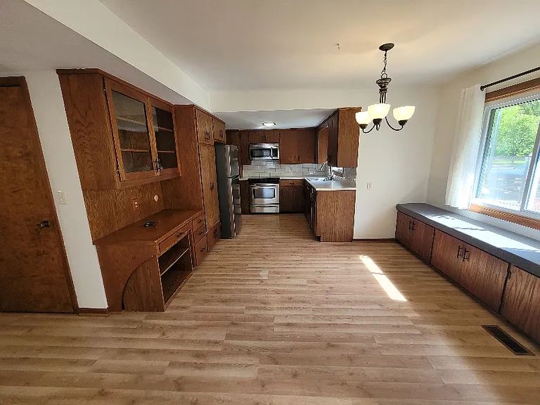 310 N Division Ave — Photo 3