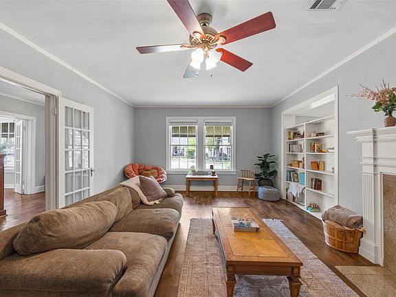 3rd image of 2912 Fort Ave