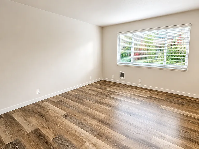 Eleanor Apartments — Photo 13