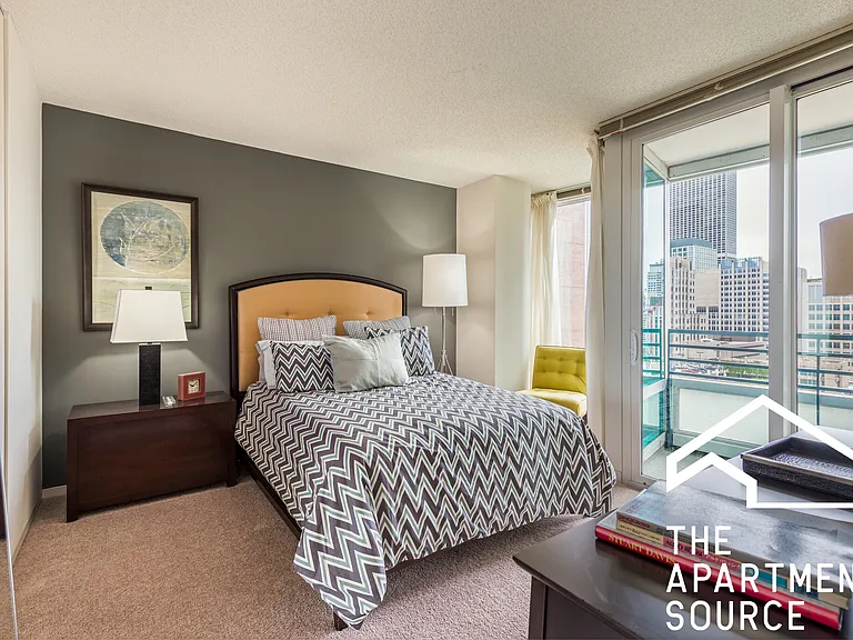 345 E Ohio St #1BR1BA — Photo 1