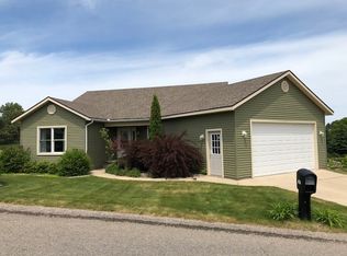 722 Maple Creek Blvd, Petoskey, MI 49770