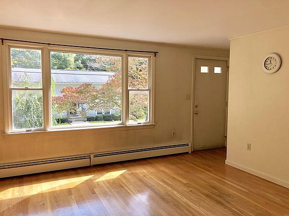 3rd image of 11 McKays Dr