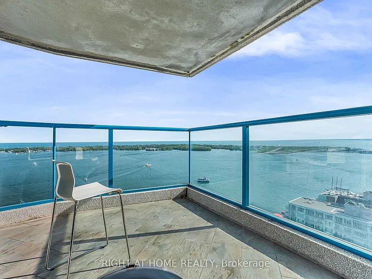 99 Harbour Sq #3008 — Photo 43