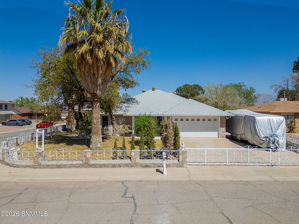 1st image of 140 Torrey Pines Dr