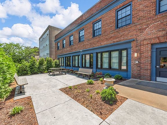 4th image of 4242 Lindell Blvd APT 214