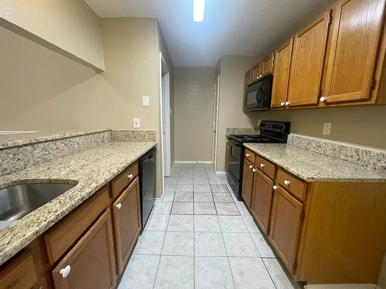 1226 W Hudgins St — Photo 8