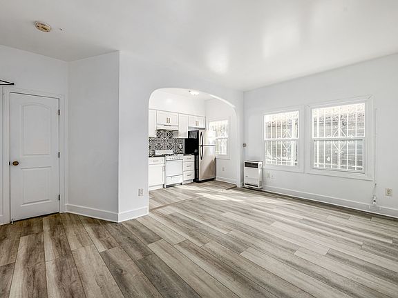 2nd image of 5139 Melrose Ave #806
