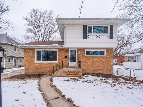 1466 Wood St, Crete, IL 60417