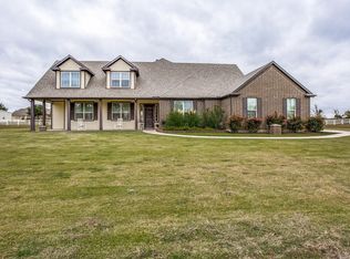 861 Hickory St, Rhome, TX 76078