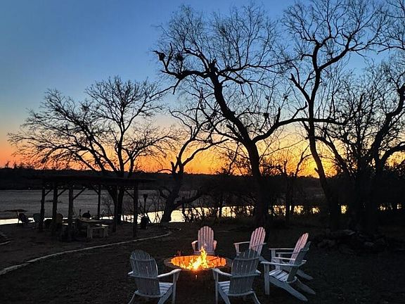 2nd image of 211 Riverside Dr W