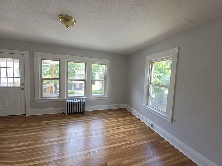 25-27 Woodlawn St #2 — Photo 17