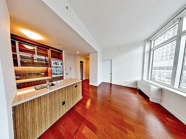 606 W 42nd St, New York, NY