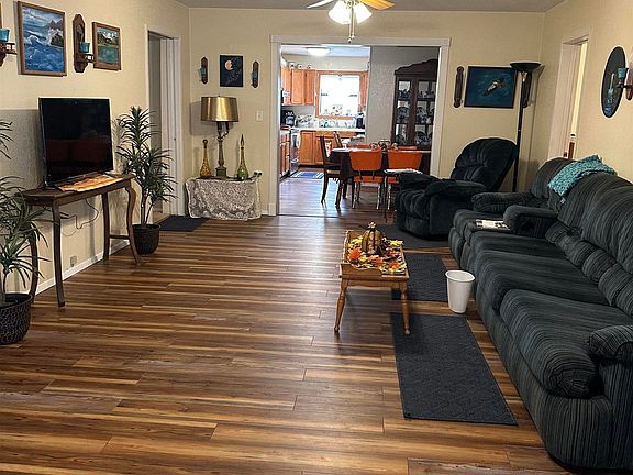 4th image of 514 E Avenue C