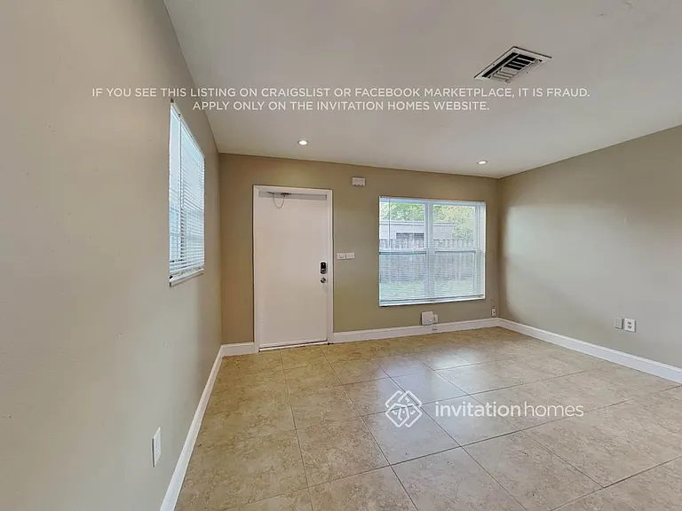 1410 N 70th Ter — Photo 3