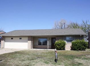 5411 NW Cottonwood Dr, Lawton, OK 73505