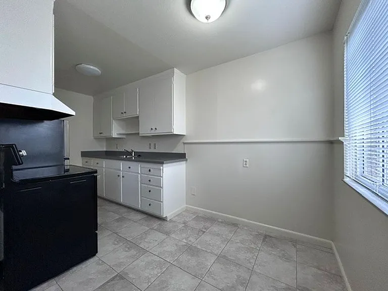 939 Lexington Ave — Photo 4