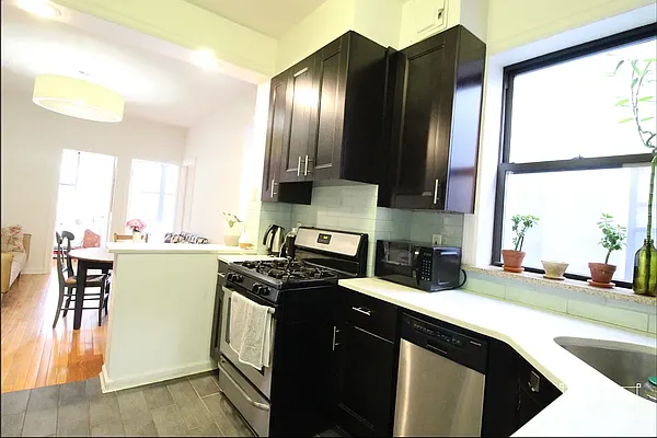 Rented by Grand & Co. | media 8