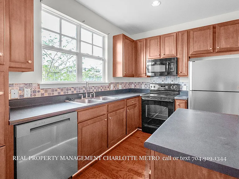 1630 Walnut View Dr — Photo 9