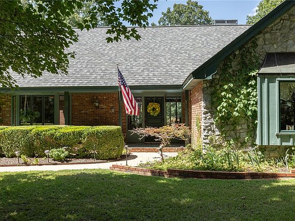 3rd image of 2800 N Sherwood Ln