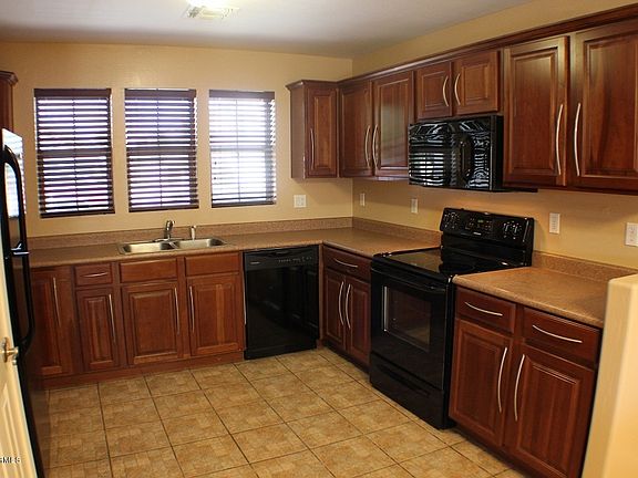 2nd image of 10521 W Magnolia St