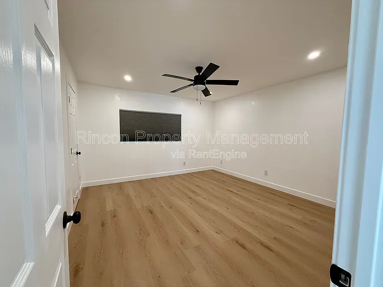 607 Lemon Way #B — Photo 10