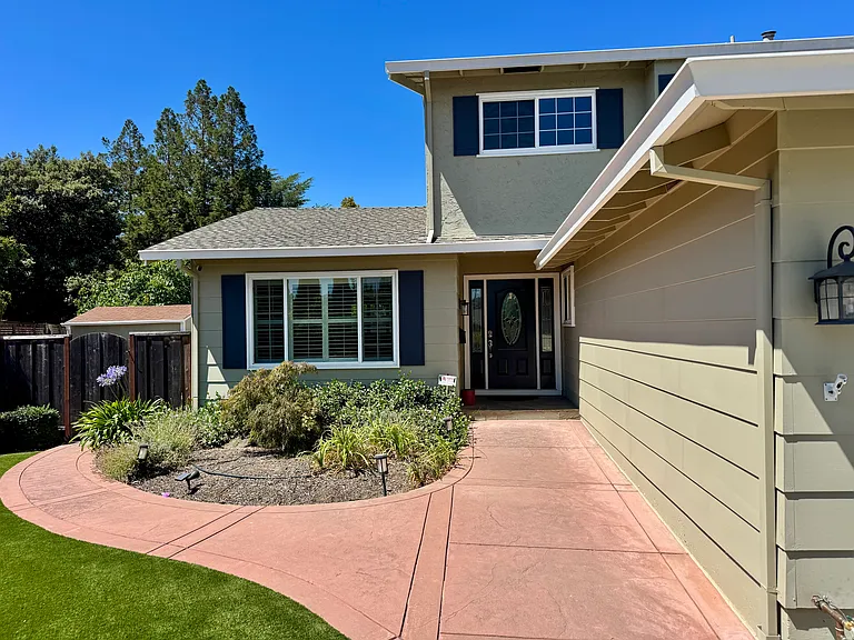 1318 Deb Ct — Photo 2