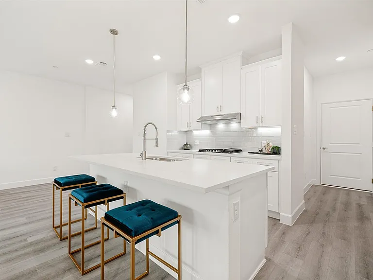 5609 Woodlands Dr — Photo 10