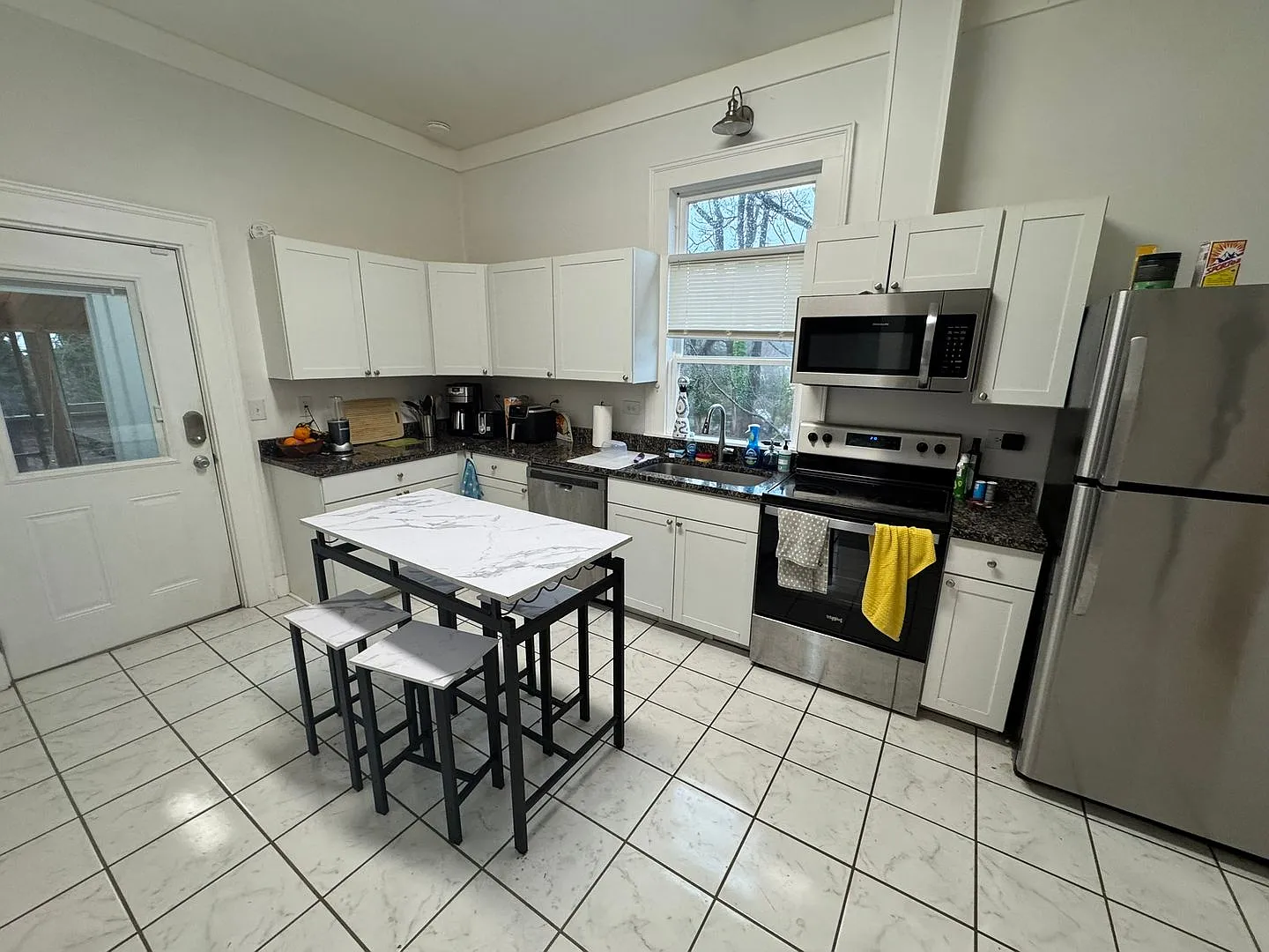 Short Distance To Downtown And Sanford Stadium — Photo 4